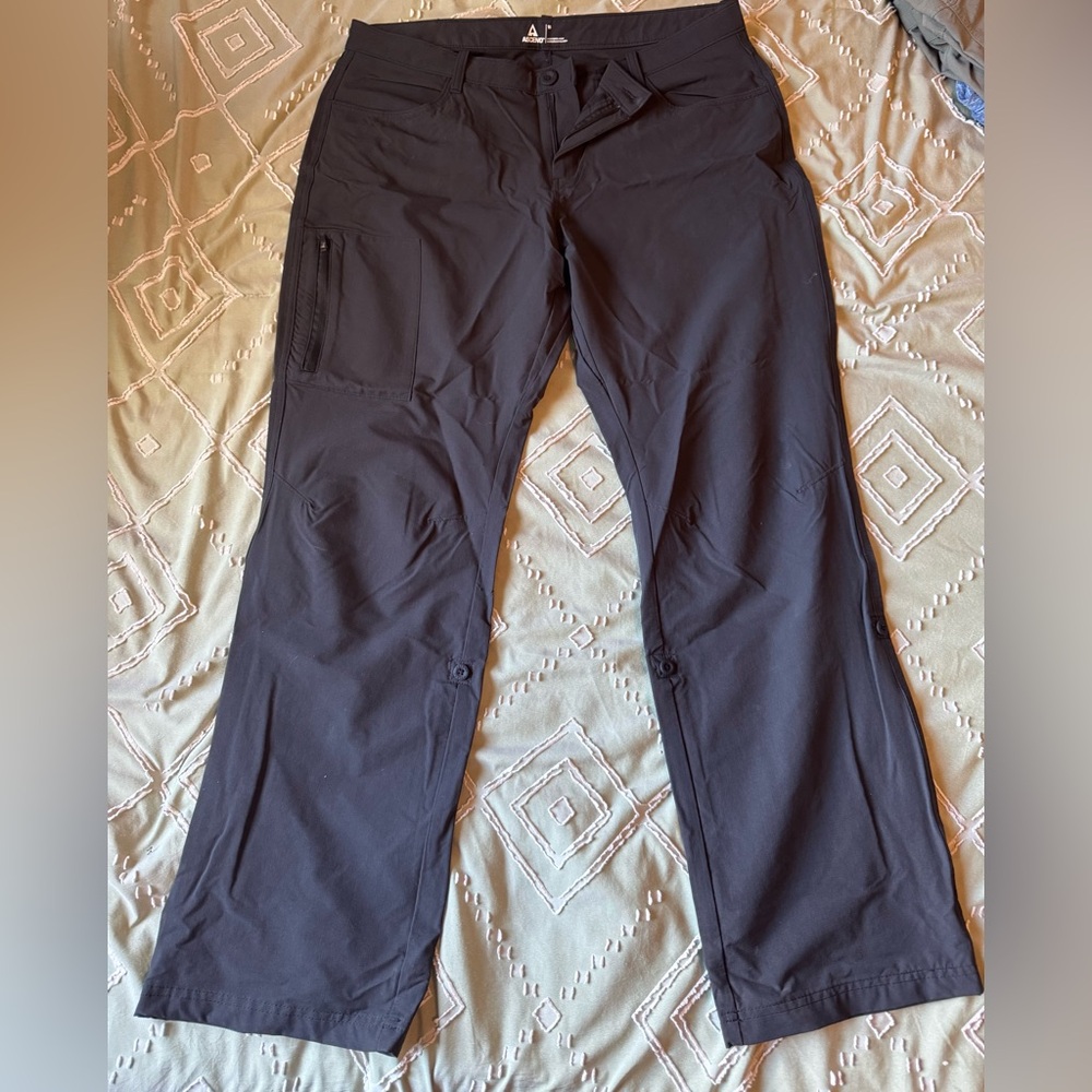 Ascend Black Women's Outdoor Cargo Trousers